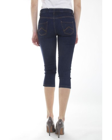 LEGG-JEANS IN TESSUTO SUPER STRETCH.  Vita regolare e gamba stretta.