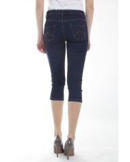 LEGG-JEANS IN TESSUTO SUPER STRETCH.  Vita regolare e gamba stretta.