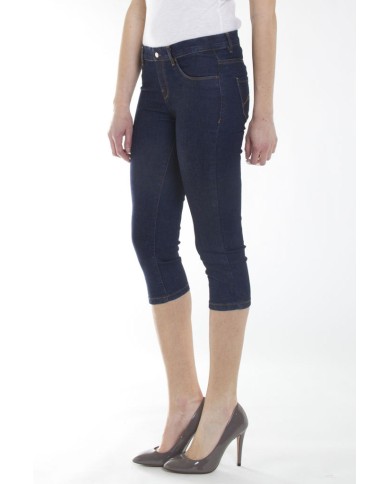 LEGG-JEANS IN TESSUTO SUPER STRETCH.  Vita regolare e gamba stretta.