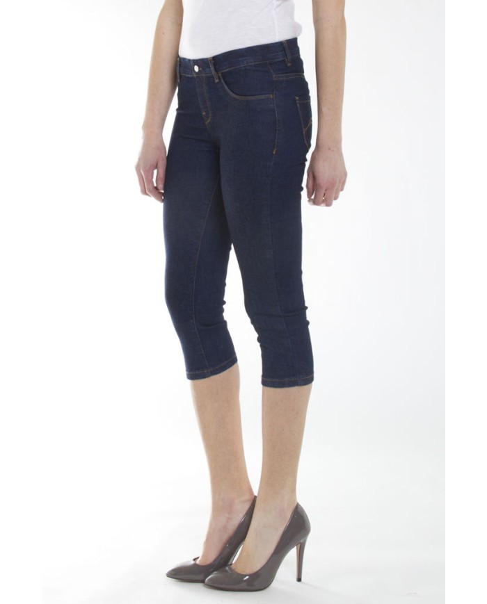 LEGG-JEANS IN TESSUTO SUPER STRETCH.  Vita regolare e gamba stretta.