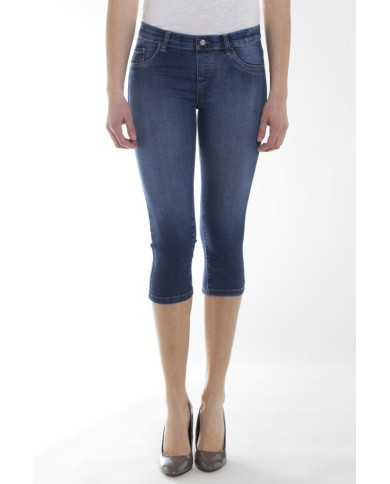 LEGG-JEANS IN TESSUTO SUPER STRETCH.  Vita regolare e gamba stretta.