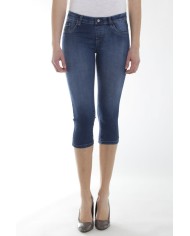 LEGG-JEANS IN TESSUTO SUPER STRETCH.  Vita regolare e gamba stretta.