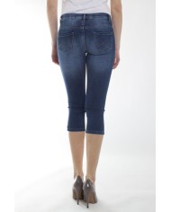 LEGG-JEANS IN TESSUTO SUPER STRETCH.  Vita regolare e gamba stretta.