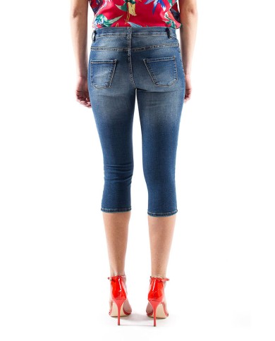 LEGG-JEANS IN TESSUTO SUPER STRETCH.  Vita regolare e gamba stretta.