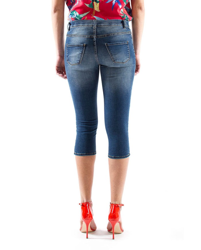 LEGG-JEANS IN TESSUTO SUPER STRETCH.  Vita regolare e gamba stretta.