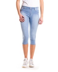 LEGG-JEANS IN TESSUTO SUPER STRETCH.  Vita regolare e gamba stretta.