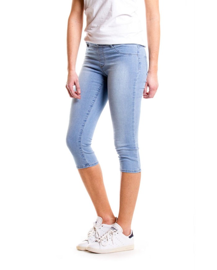 LEGG-JEANS IN TESSUTO SUPER STRETCH.  Vita regolare e gamba stretta.