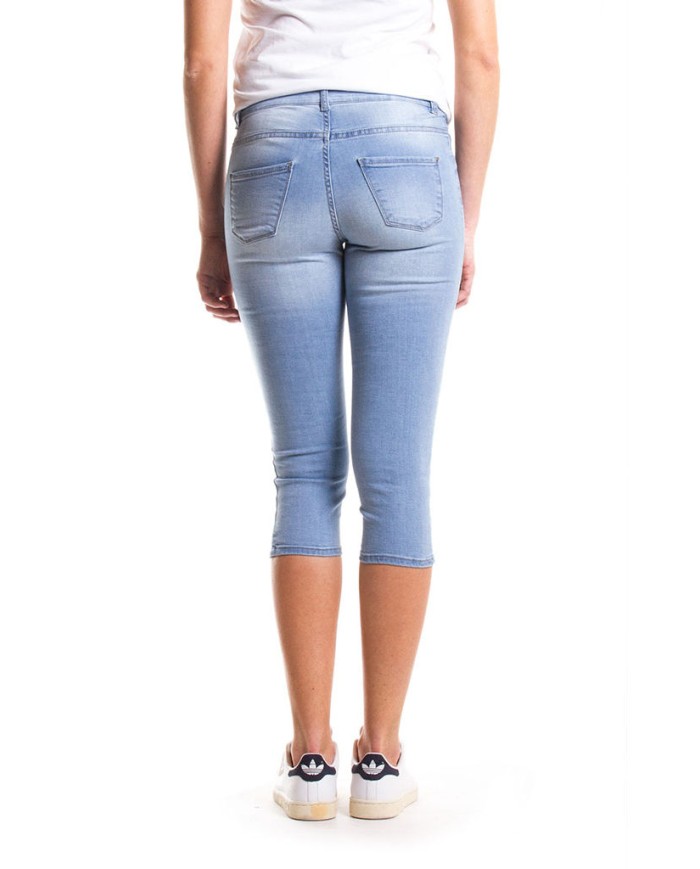 LEGG-JEANS IN TESSUTO SUPER STRETCH.  Vita regolare e gamba stretta.
