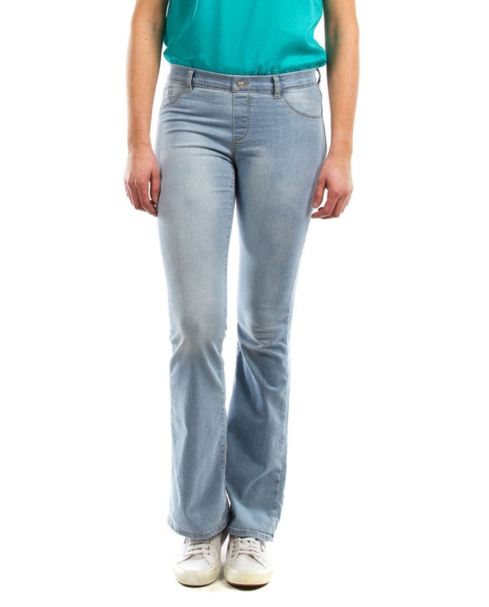 LEGG-JEANS SUPER STRETCH MOD 767. Vita regolare e fondo a zampa.