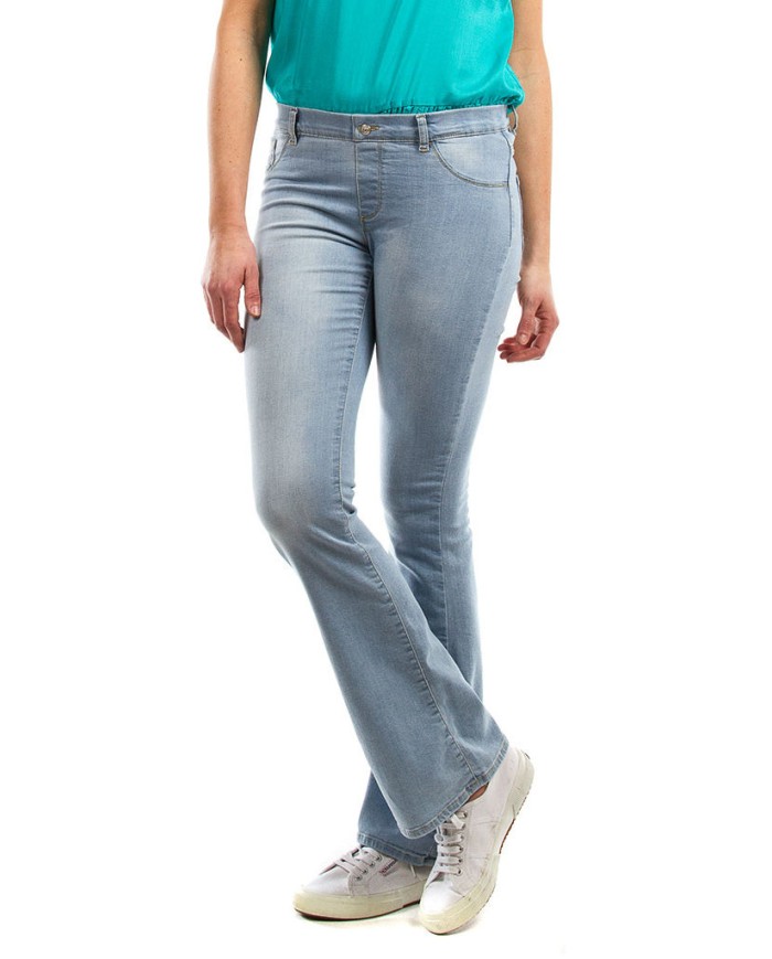 LEGG-JEANS SUPER STRETCH MOD 767. Vita regolare e fondo a zampa.