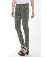 BAGGY FIT CON TINTURA A FREDDO. Cavallo basso e gamba regolare.