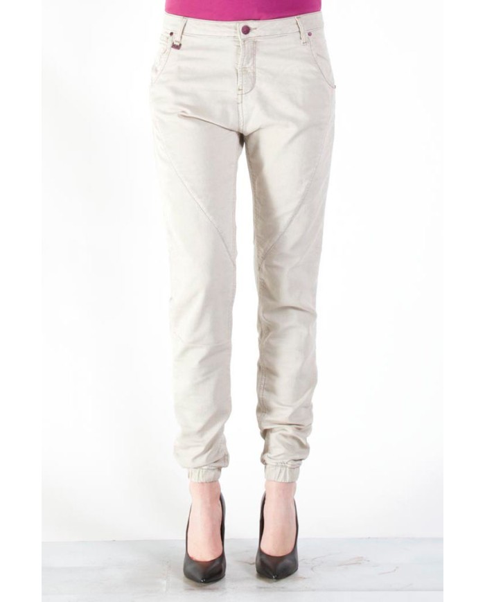 JOGGER JEANS COLORATO MOD 771. Cavallo basso e gamba regolare.