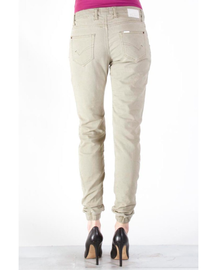 JOGGER JEANS COLORATO MOD 771. Cavallo basso e gamba regolare.