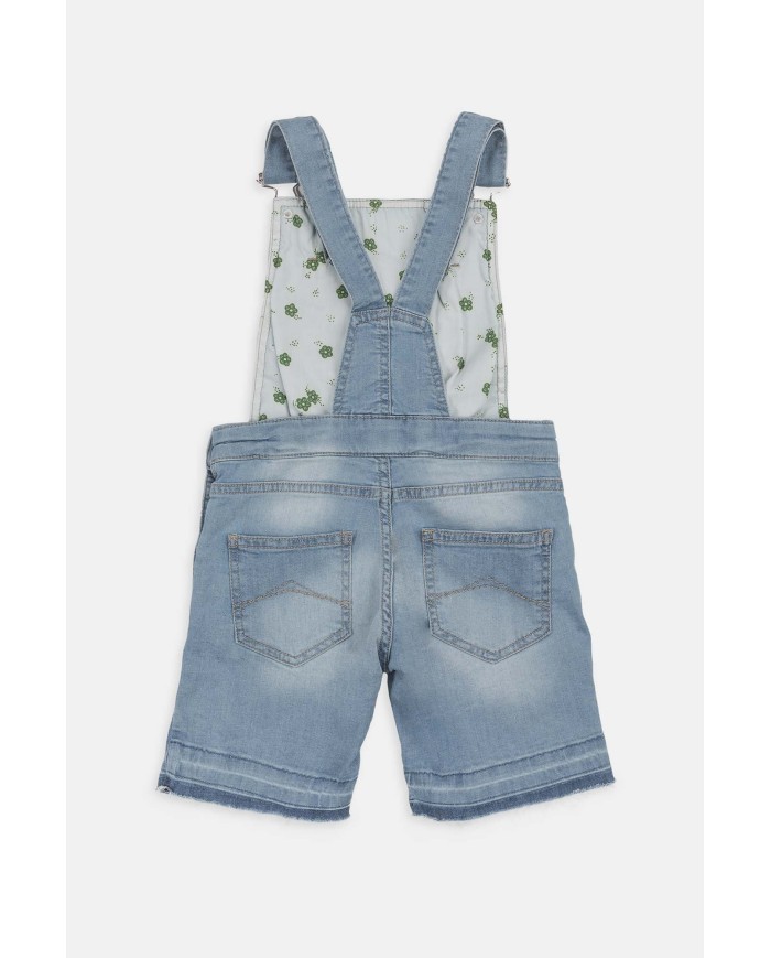 SALOPETTE IN JEANS LEGGERO. Vestibilità regolare.