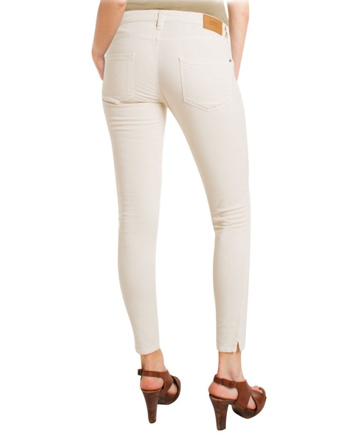 GABARDINA LEGGERA STRETCH. Vita bassa e gamba stretta.