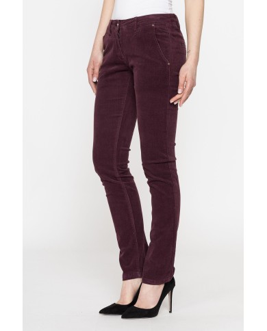 VELLUTO STRETCH. Vita bassa e gamba regolare.