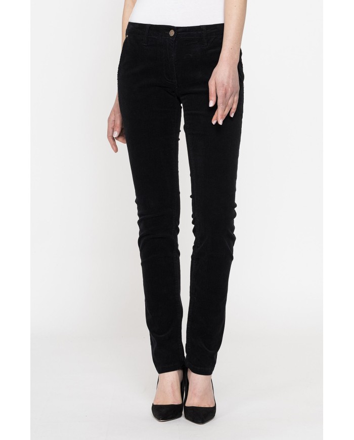 VELLUTO STRETCH. Vita bassa e gamba regolare.