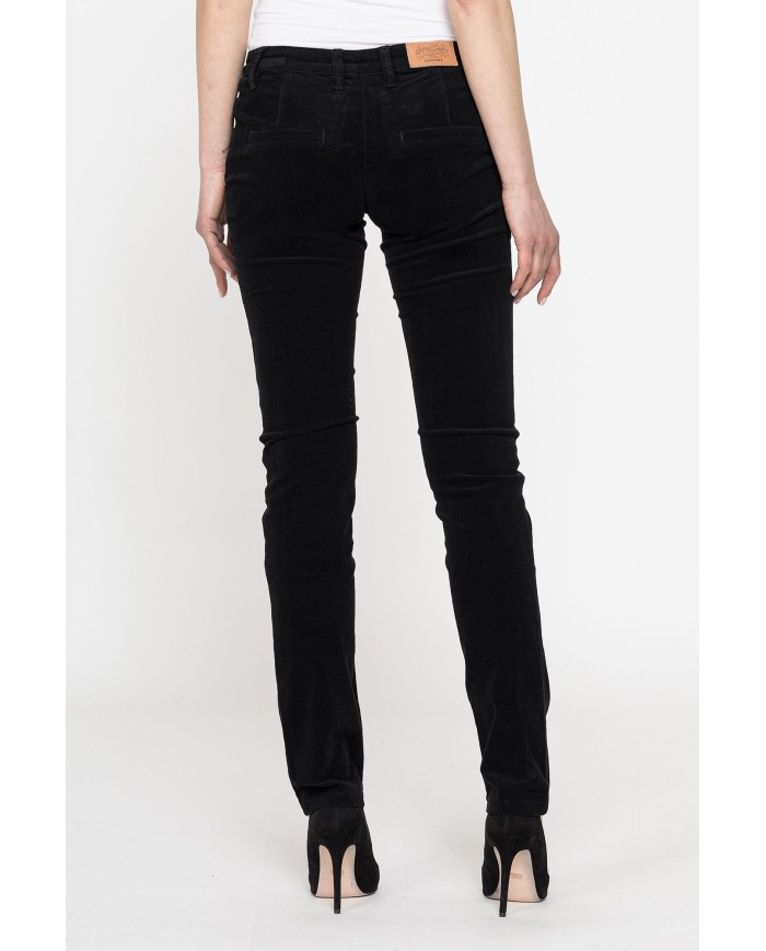 VELLUTO STRETCH. Vita bassa e gamba regolare.