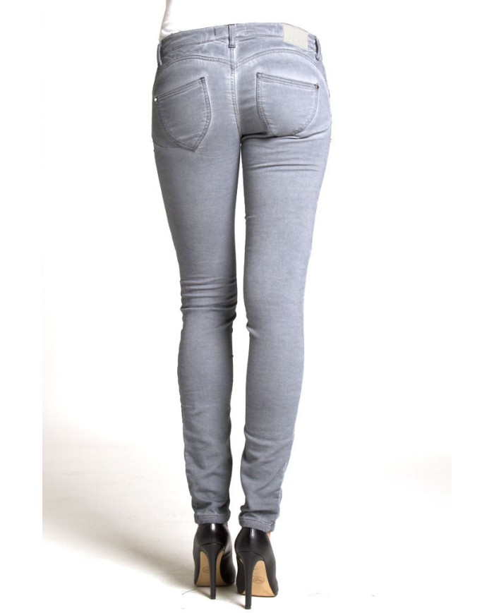 JOGGER JEANS COLORATO MOD 788 BOTTOM-UP. Vita bassa e gamba stretta.