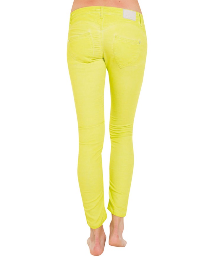 JOGGER JEANS COLORATO MOD 788 BOTTOM-UP. Vita bassa e gamba stretta.