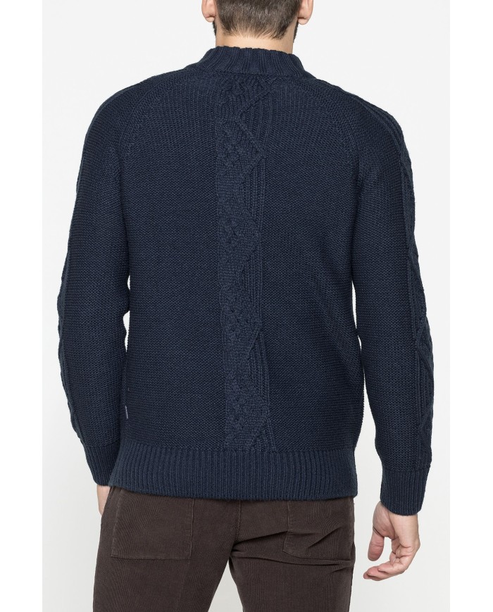 MAGLIA A FANTASIA REALIZZATA CON FILATO GROSSO