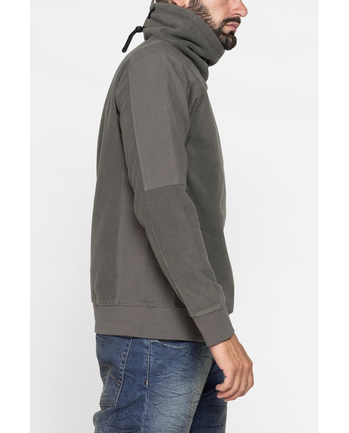 PILE A COLLO ALTO CON CONTRASTI DI TESSUTO