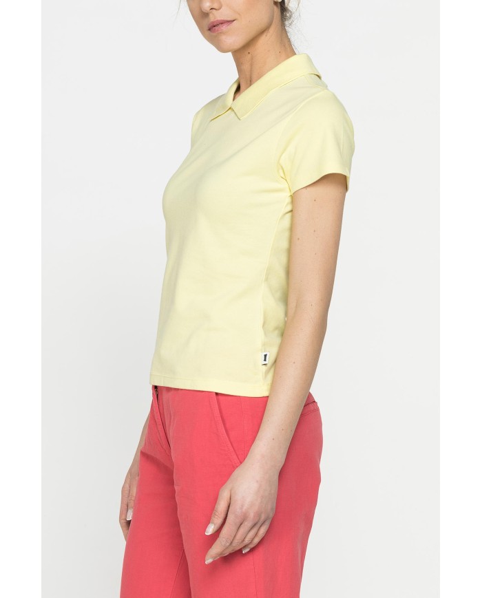 POLO CON ABBOTTONATURA POSTERIORE