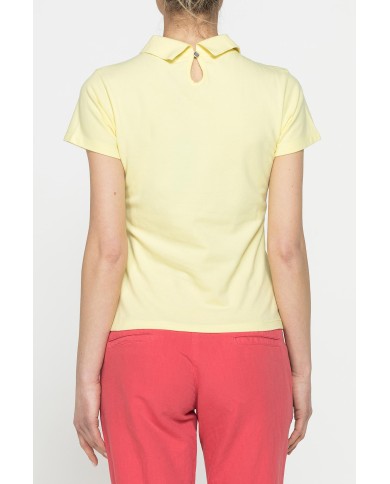 POLO CON ABBOTTONATURA POSTERIORE