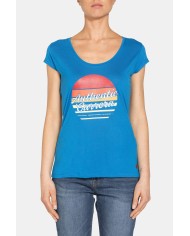 T-SHIRT CON SCOLLO ROTONDO IN 100% VISCOSA.