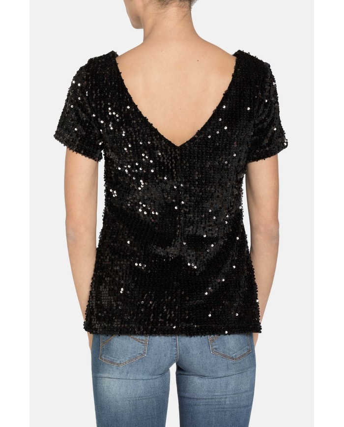T-SHIRT IN TESSUTO PAILLETTE. Vestibilità slim.