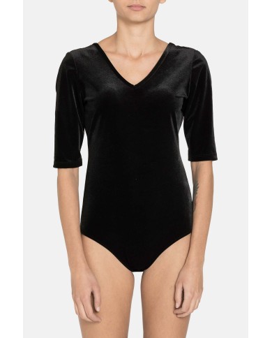 BODY IN VELLUTO STRETCH. Vestibilità slim.