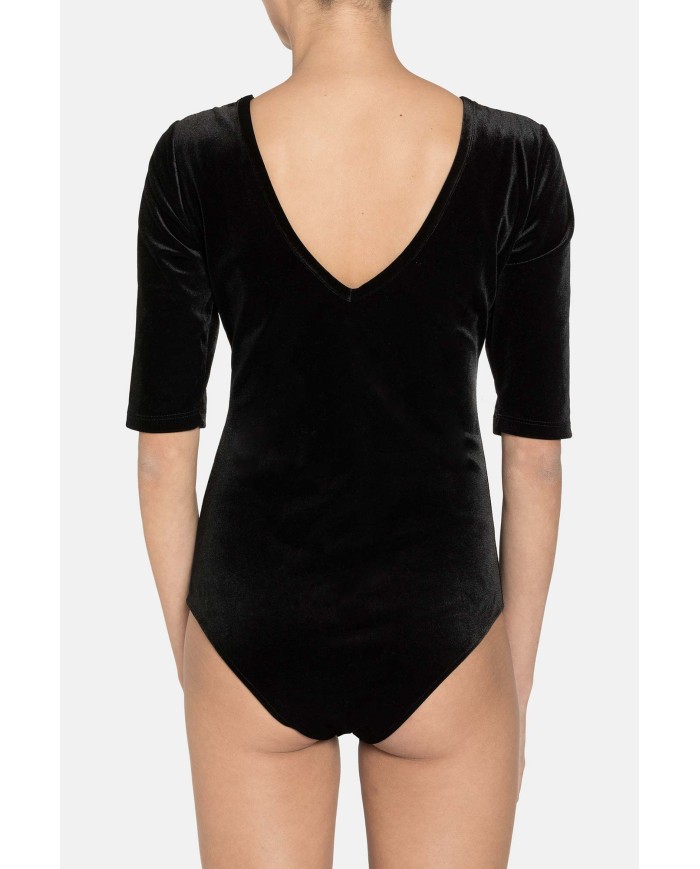 BODY IN VELLUTO STRETCH. Vestibilità slim.