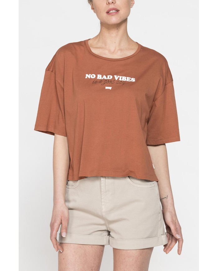 T-SHIRT CORTA GIROCOLLO CON GRAFICA A PETTO