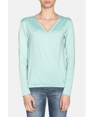 T-SHIRT SCOLLO V INCROCIATA SUL DAVANTI IN JERSEY POLIESTERE. Vestibilità regolare.