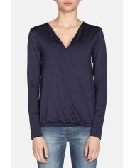 T-SHIRT SCOLLO V INCROCIATA SUL DAVANTI IN JERSEY POLIESTERE. Vestibilità regolare.