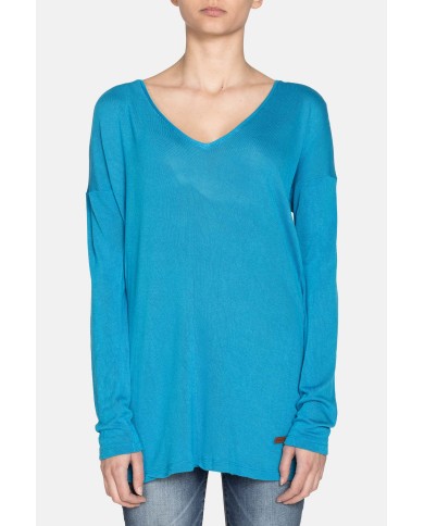 MAXI T-SHIRT SCOLLO A V IN VISCOSA. Vestibilità regolare.