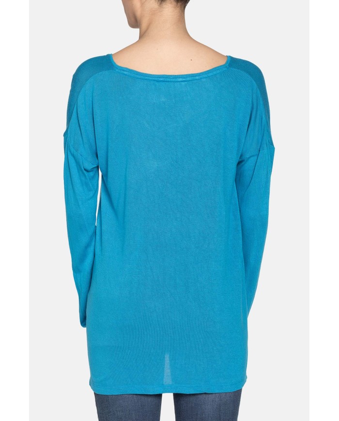 MAXI T-SHIRT SCOLLO A V IN VISCOSA. Vestibilità regolare.