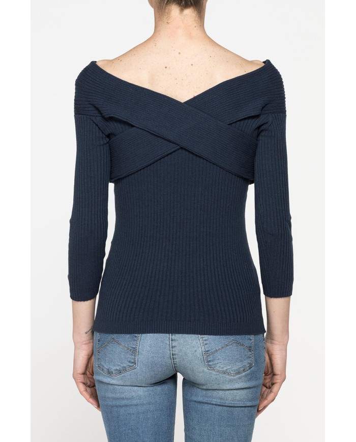 MAGLIA SLIM FIT IN COSTINA CON COLLO INCROCIATO