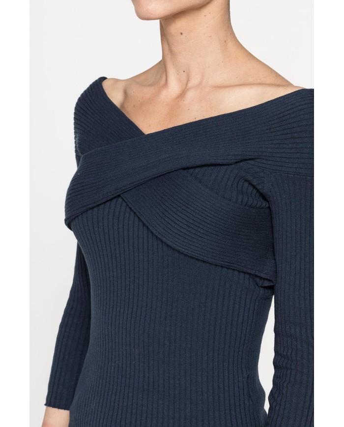 MAGLIA SLIM FIT IN COSTINA CON COLLO INCROCIATO