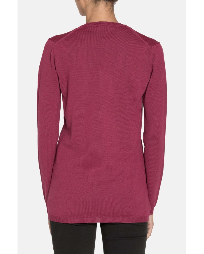 MAGLIA COLLO V IN MISTO LANA. Vestibilità regolare.