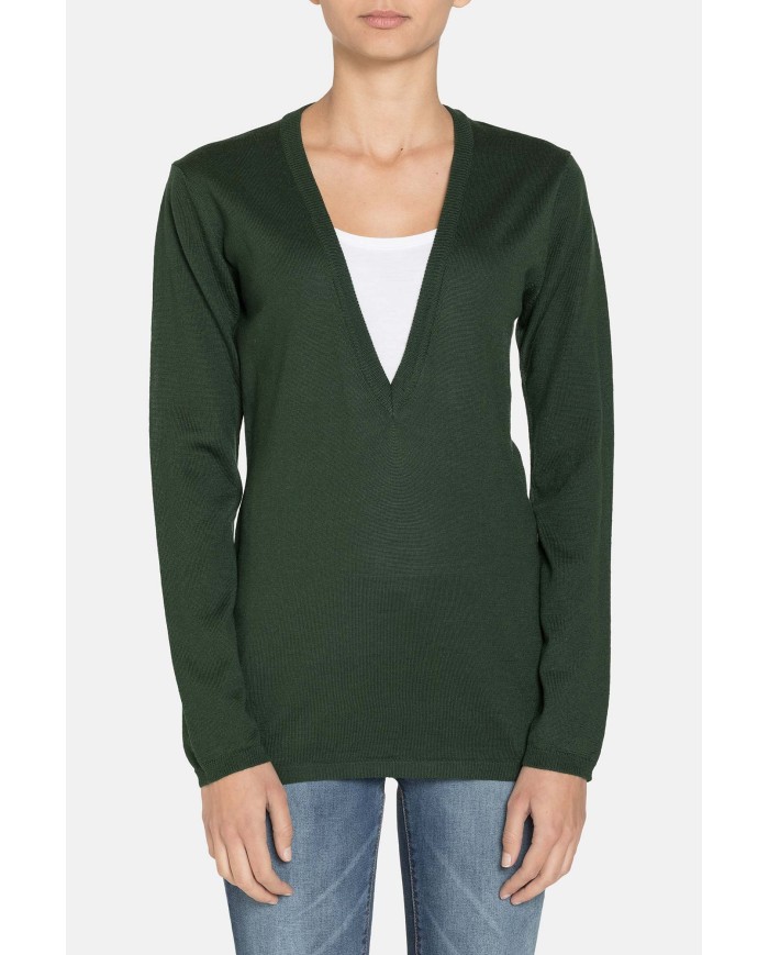 MAGLIA COLLO V IN MISTO LANA. Vestibilità regolare.