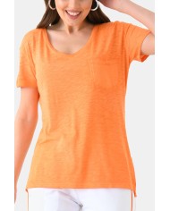 T-SHIRT CON SCOLLO A V A MANICA CORTA