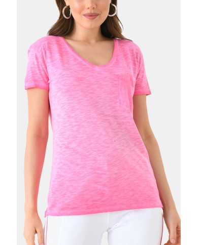 T-SHIRT CON SCOLLO A V A MANICA CORTA