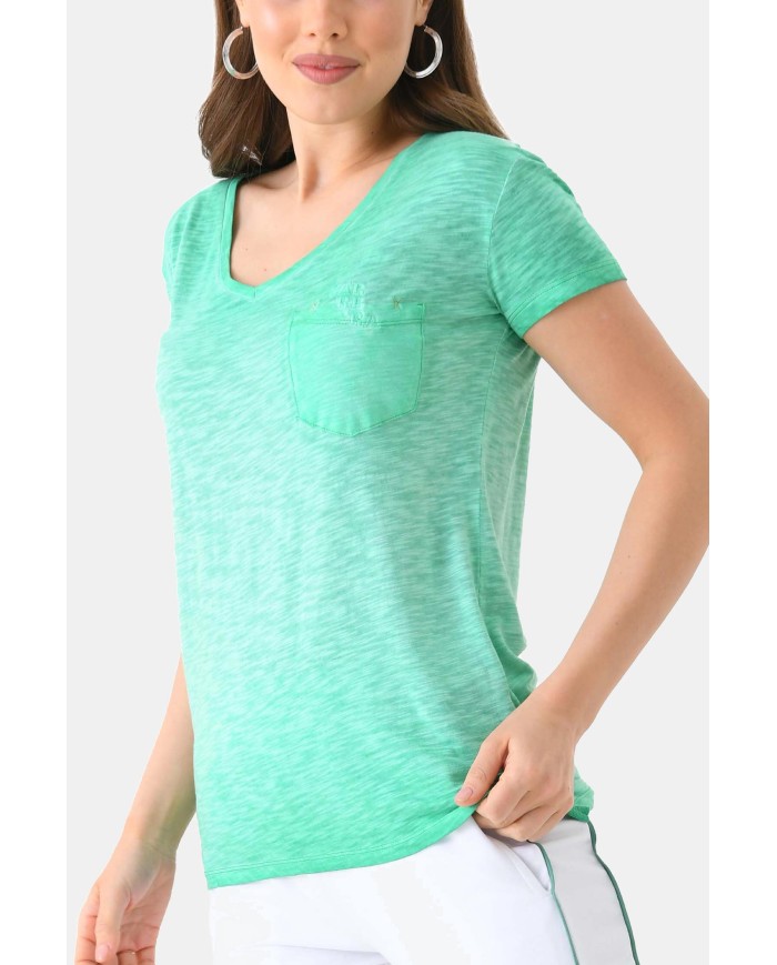 T-SHIRT CON SCOLLO A V A MANICA CORTA