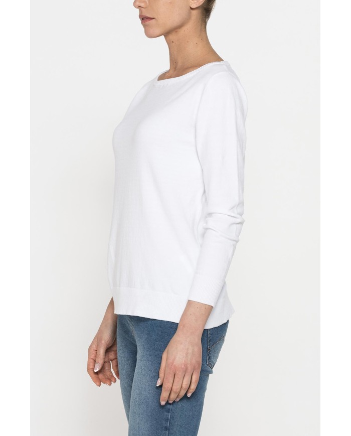 MAGLIA SVASATA CON SCOLLO A BARCHETTA E MANICA TRE QUARTI