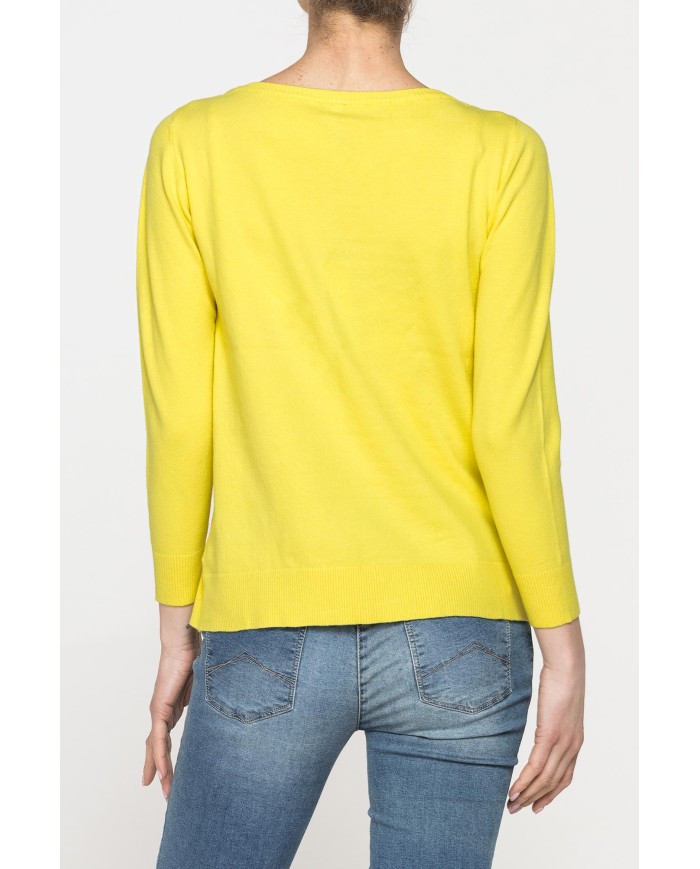 MAGLIA SVASATA CON SCOLLO A BARCHETTA E MANICA TRE QUARTI