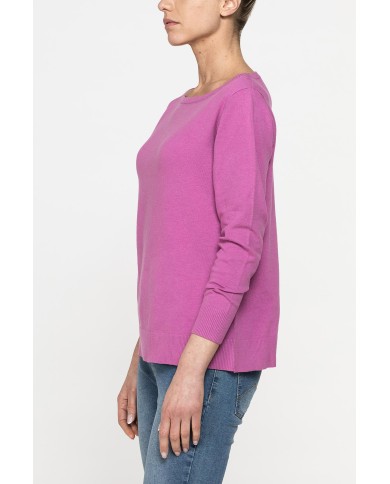 MAGLIA SVASATA CON SCOLLO A BARCHETTA E MANICA TRE QUARTI