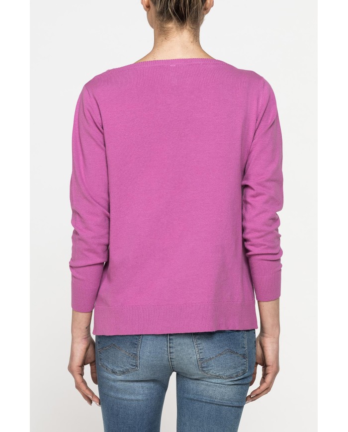 MAGLIA SVASATA CON SCOLLO A BARCHETTA E MANICA TRE QUARTI