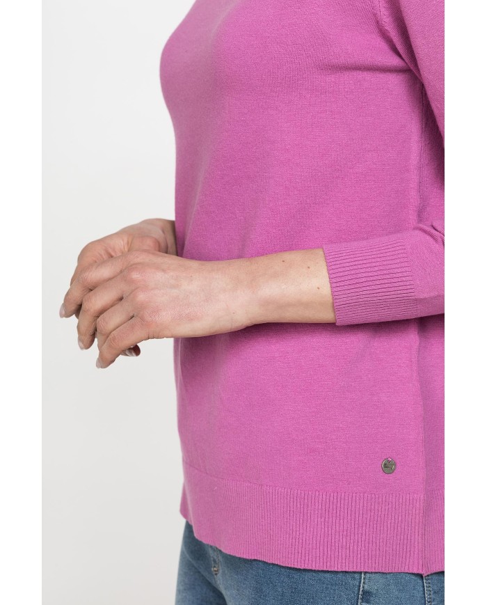 MAGLIA SVASATA CON SCOLLO A BARCHETTA E MANICA TRE QUARTI