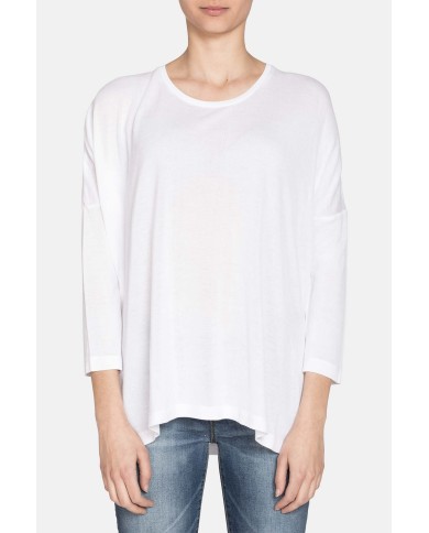 MAXI T-SHIRT COLLO STONDATO IN VISCOSA. Vestibilità regolare.